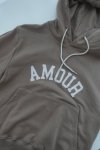 AMOUR字母美式帽T