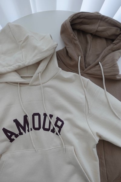 AMOUR字母美式帽T