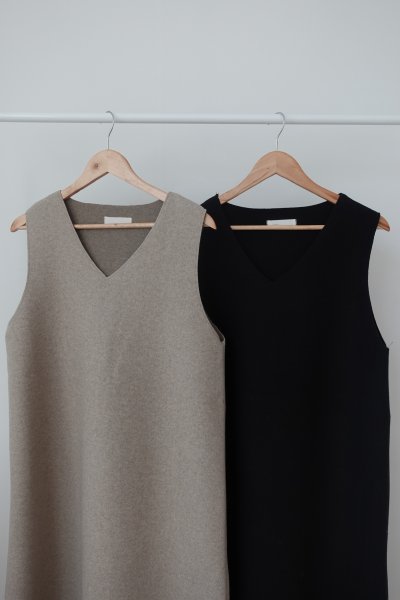 側開衩端莊V領洋裝(中期前孕婦可)